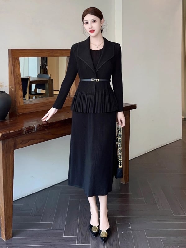 Elegantna uredska haljina s plisiranom suknjom, srednje dužine, dugi rukav, ovratnik u stilu sakoa, lažni dvodjelni dizajn, elastični poliester