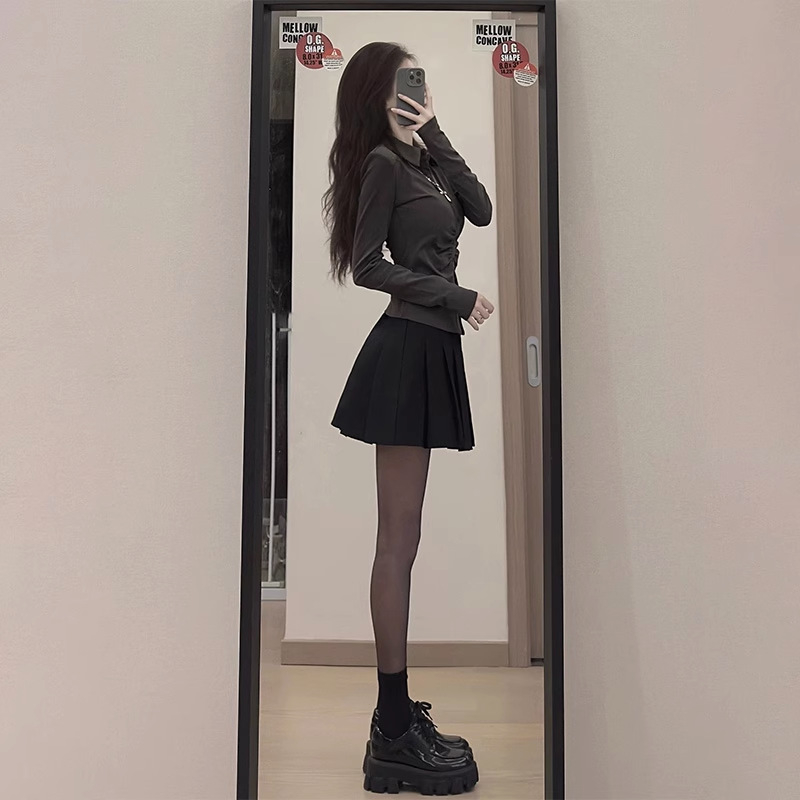 Dvije dijela set haljine s Polo ovratnikom, dugi princezasti rukavi, midi duljina haljine, PVC glavni materijal, proljeće 2024, umjetnički retro stil