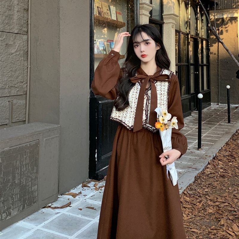 Chanel-inspired crveni dvodijelni set: veste i dugačka haljina od korduroja, plus veličina, jesen-zima, francuski retro stil