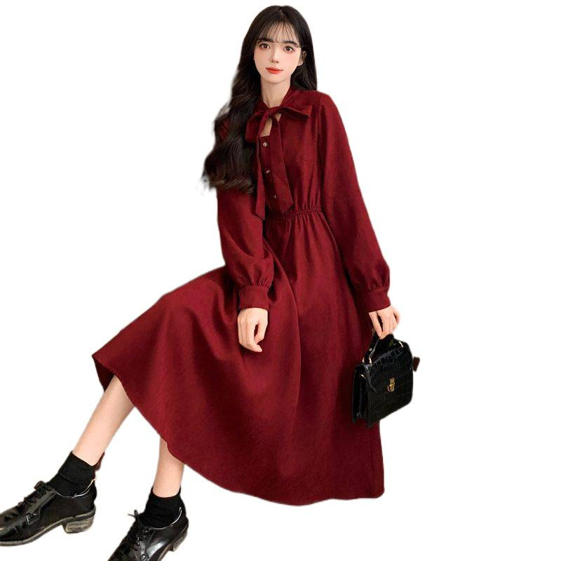 Chanel-inspired crveni dvodijelni set: veste i dugačka haljina od korduroja, plus veličina, jesen-zima, francuski retro stil