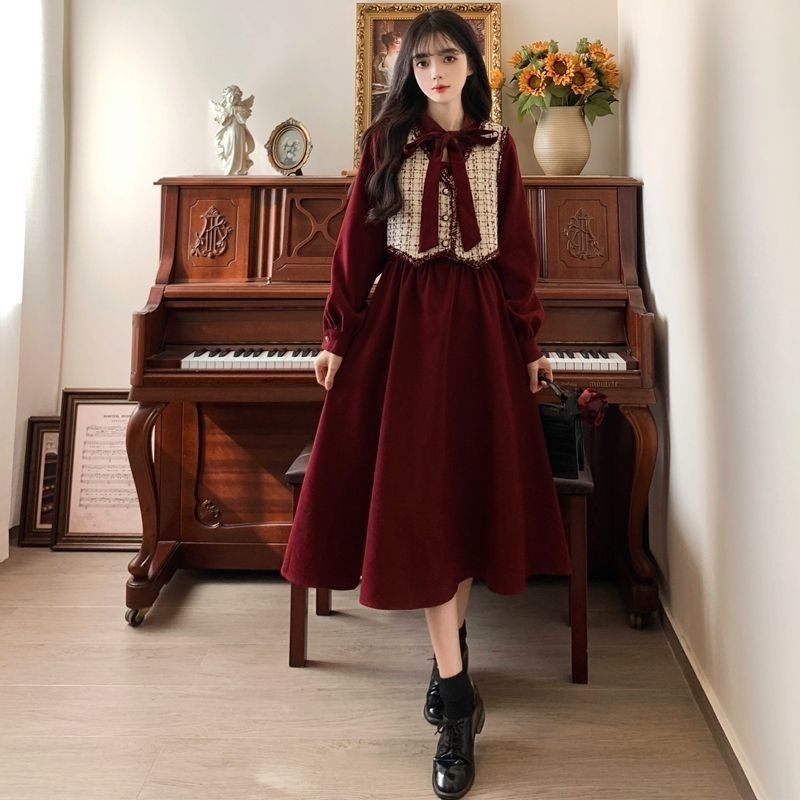 Chanel-inspired crveni dvodijelni set: veste i dugačka haljina od korduroja, plus veličina, jesen-zima, francuski retro stil
