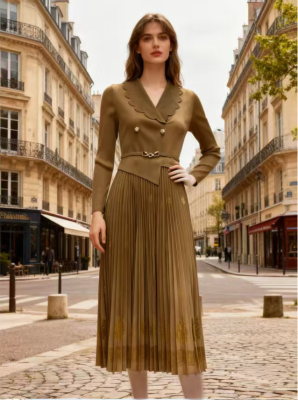 Pliszírozott hosszú ruha, A-vonalú sziluett, kosztüm gallér, 3/4-ös ujjú, forró bélyegzés poliészter 95%+