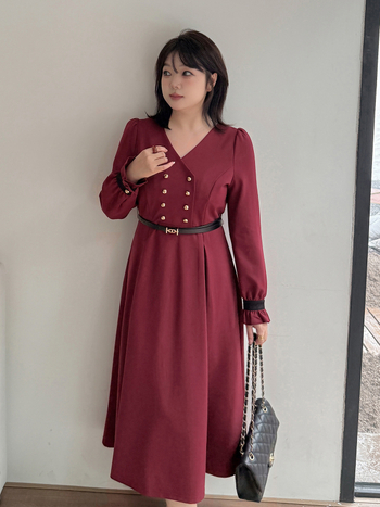 V-nyakú ruha, puffos ujjakkal, hosszú A-vonalú sziluettel, római szövet (poliészter-spandex)