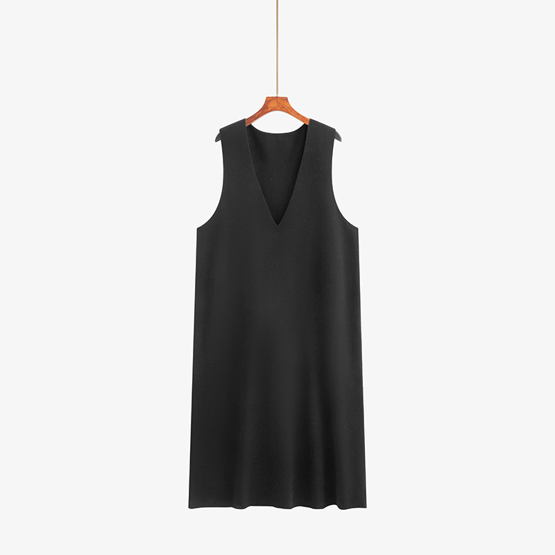 Plusz méretű női V-nyakú kötött ruha, lazán szabott, középméretű hosszúságú, tél 2025