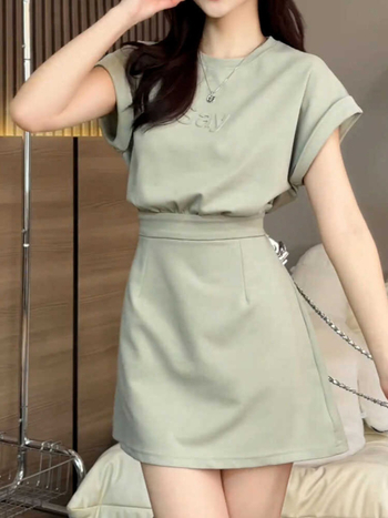 Betűreliefes ujjatlan ruha, A-vonalú szabás, kerek nyak, spandex keverék