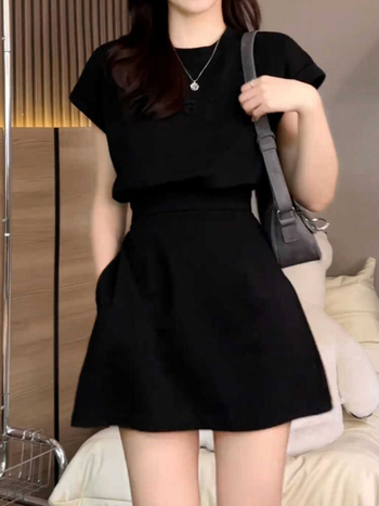 Betűreliefes ujjatlan ruha, A-vonalú szabás, kerek nyak, spandex keverék