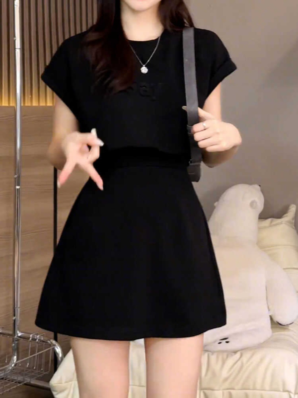 Betűreliefes ujjatlan ruha, A-vonalú szabás, kerek nyak, spandex keverék