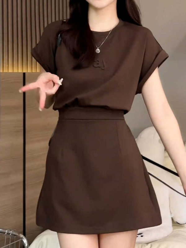 Betűreliefes ujjatlan ruha, A-vonalú szabás, kerek nyak, spandex keverék