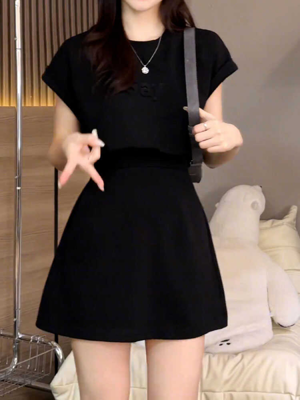 Betűreliefes ujjatlan ruha, A-vonalú szabás, kerek nyak, spandex keverék