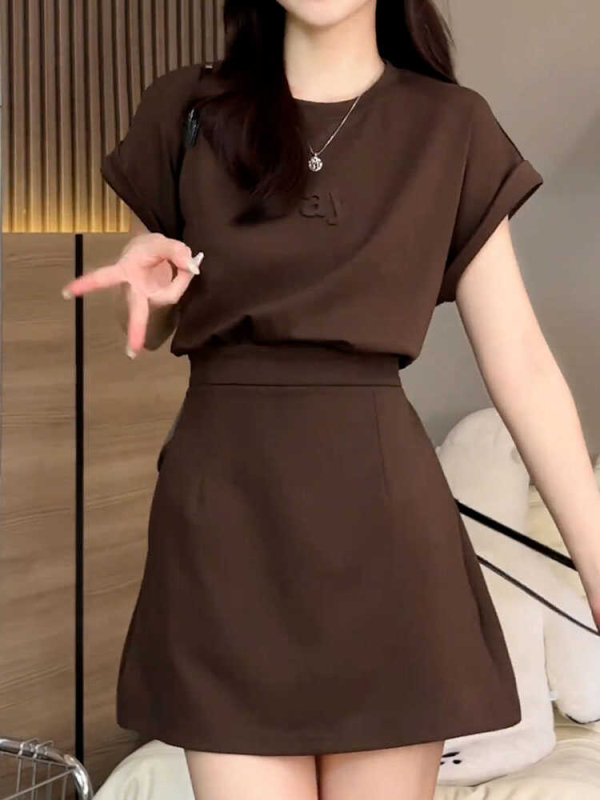 Betűreliefes ujjatlan ruha, A-vonalú szabás, kerek nyak, spandex keverék