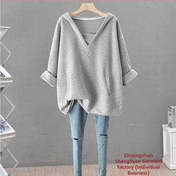 Mikina s kapucňou a patchwork dizajnom, V výstrih, ilúzia dvoch častí, dlhé rukávy