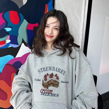 Inspirano Zhang Ruonan: američki retro hoodie s kapuljom, flis unutrašnjost, slobodan kroj, dugi rukavi, tekstni ispis, mješavina pamuka i poliestera sa spandeksom, zima 2025