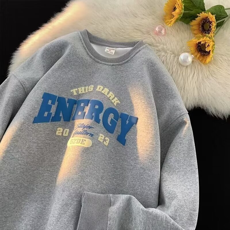 Pánske voľné mikiny s kruhovým výstrihom, dlhé rukávy, fleece materiál, polyesterová zmes, potlač písmen; štýl mládežnícky pop, kórejský vplyv; sezóna jeseň 2025