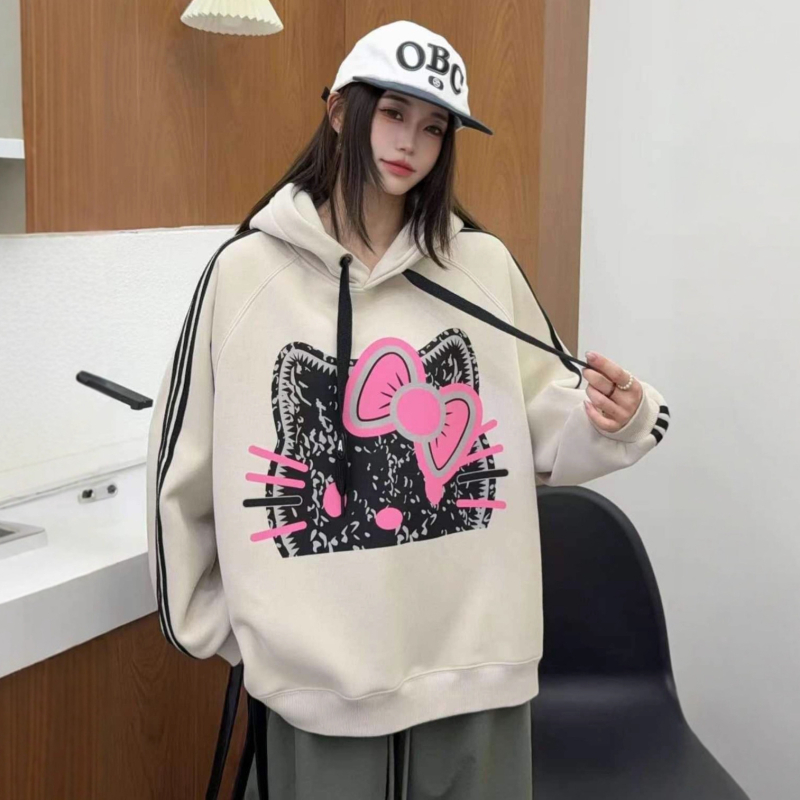 Džemper s kapuljačom i raglan rukavima, anime uzorak, fleece materijal, široki kroj, srednja duljina