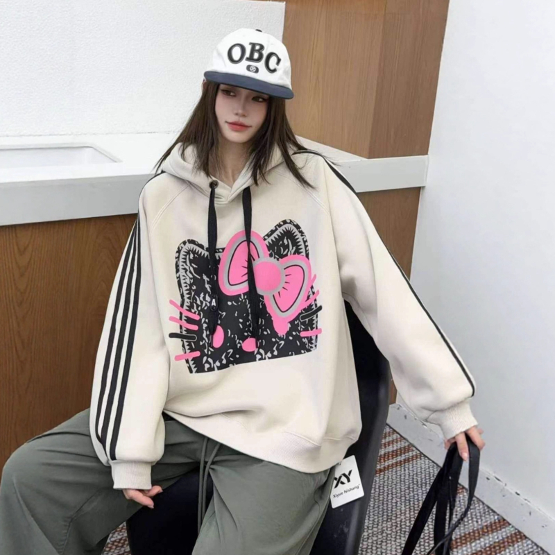 Džemper s kapuljačom i raglan rukavima, anime uzorak, fleece materijal, široki kroj, srednja duljina
