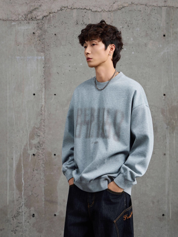 Βαμβακερός φούτερ με στρογγυλή λαιμόκοψη, ανδρικό, φαρδιά γραμμή, μακριά μανίκια, εκτύπωση με γράμματα