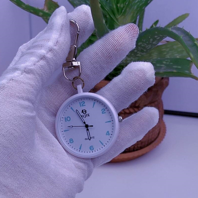 Kapesný hodinky s kvarcným pohonom, 36 mm kruhový ciferník, tri ručičky, plexiglas sklo, plastové puzdro