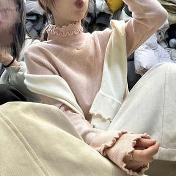 Pulover tricotat slim cu guler în dantelă, mâneci lungi, culoare solidă, din viscoză cu fir de bază, lungime 50–65 cm, iarna 2025