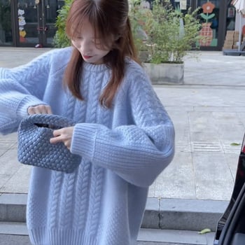 Pulover tricotat din amestec de cașmir, culoare uniformă, grosime medie, guler rotund, croială lejeră