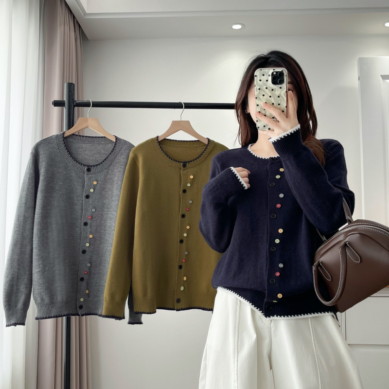 Cardigan cu guler rotund, design colaj/îmbinare, mâneci lungi, croială lejeră, tricot din viscoză, conținut viscoză 50-70%, lungime obișnuită 50-65 cm