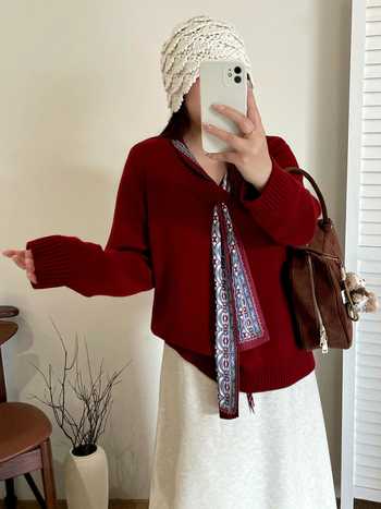 Plus-size ženski pulover s V izrezom i šalom, zimski stil 2025, opušten kroj