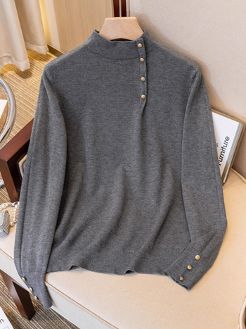Ženski crni pleteni džemper s mock-neck ovratnikom, za proljeće, plus veličina, pogodna za nošenje samostalno ili kao slojevita odjeća.