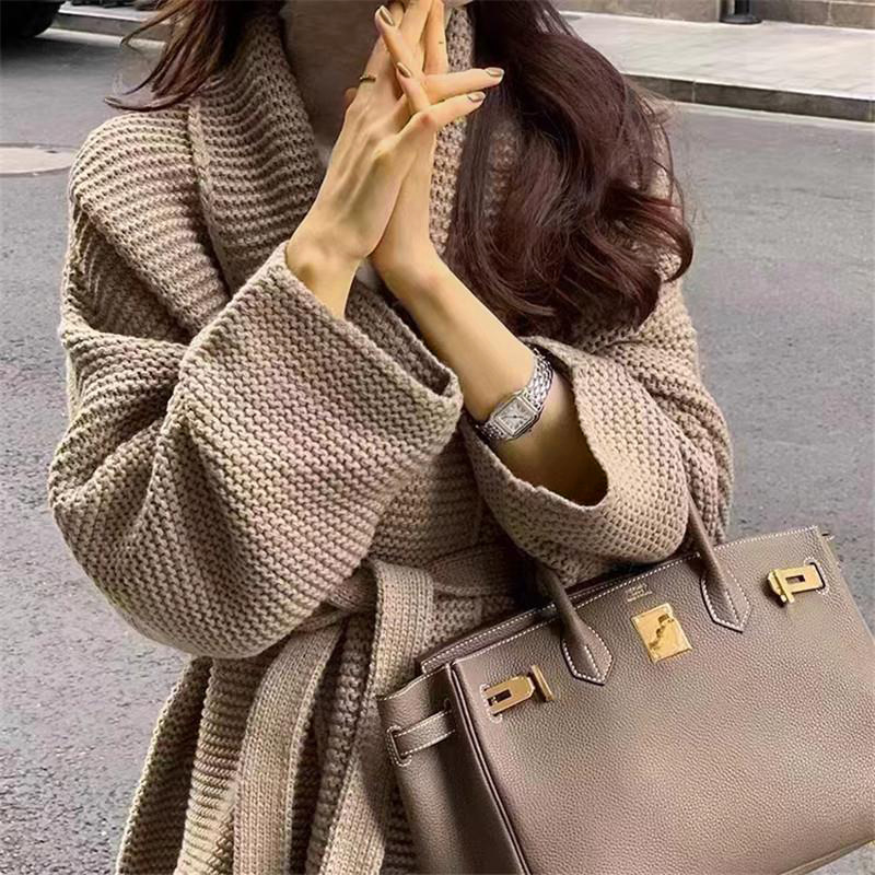 V-nyakú kardigán, kasmír-akril keverék, vast fonal, bő szabás