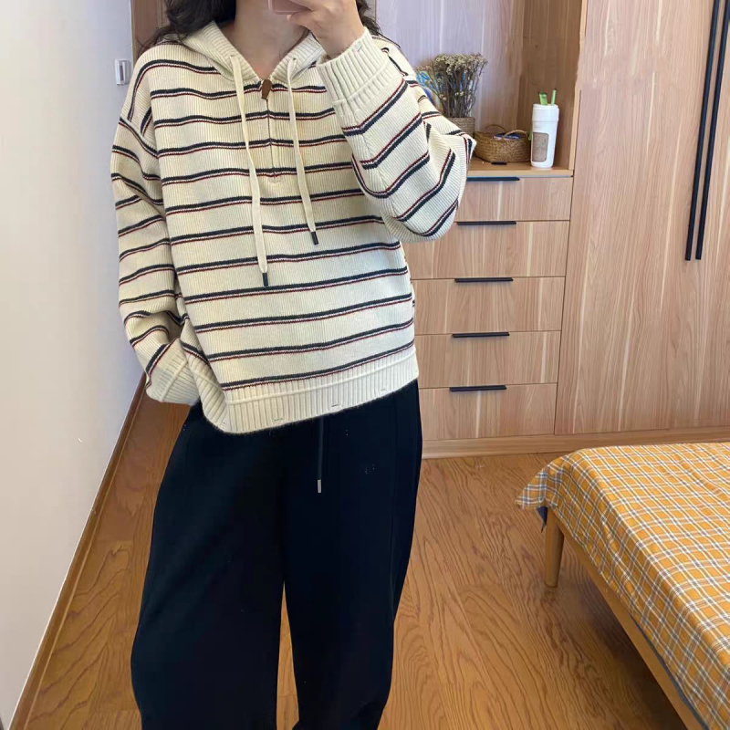 Prúžkovaný kapucňový pletený kardigán — nylon, 70–80% polyester, dlhé rukávy, okrúhly výstrih