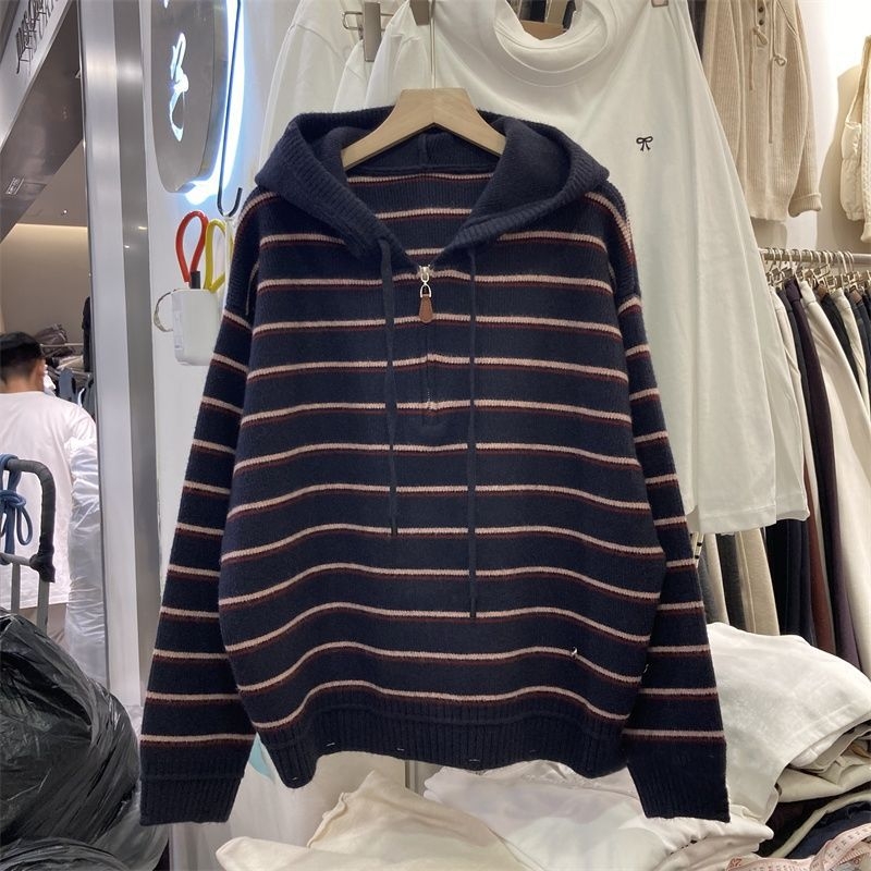 Prúžkovaný kapucňový pletený kardigán — nylon, 70–80% polyester, dlhé rukávy, okrúhly výstrih