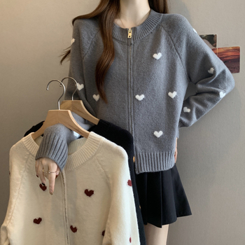Sieviešu kardigans ar sirds izšuvumu, rāvējslēdzējs, adīts poliesters, vidēja biezuma, garas piedurknes