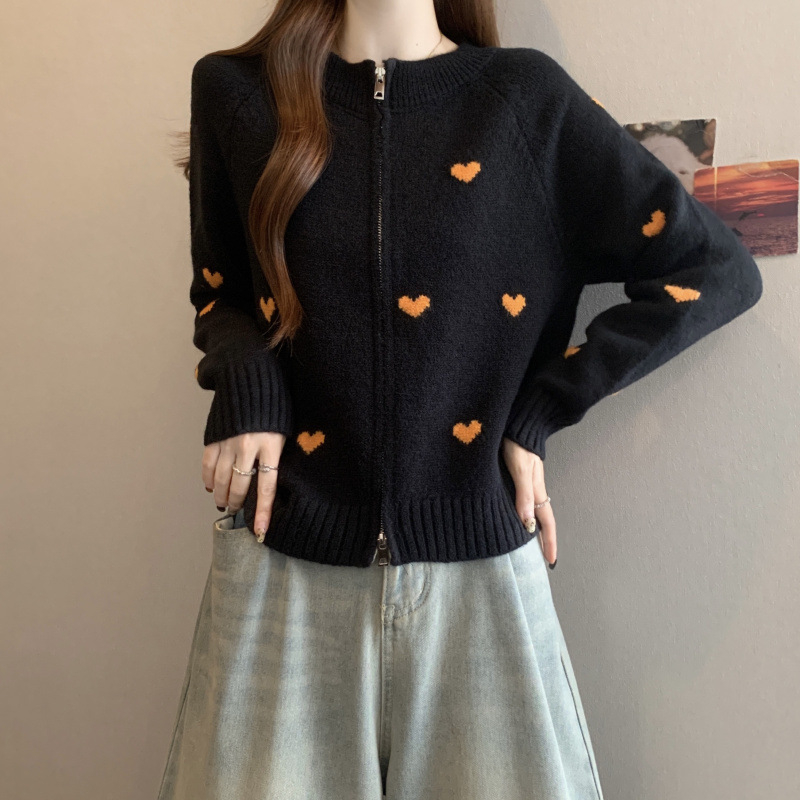 Kardigans ar sirds izšuvumu, rāvējslēdzējs, poliesters, garas piedurknes, apaļš kakls