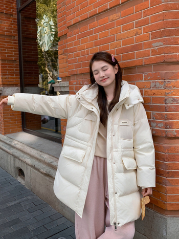 Női kapucnis pufi kabát, hosszú, laza szabás, 101–200 g fehér kacsa tolltöltet, poliészter anyag
