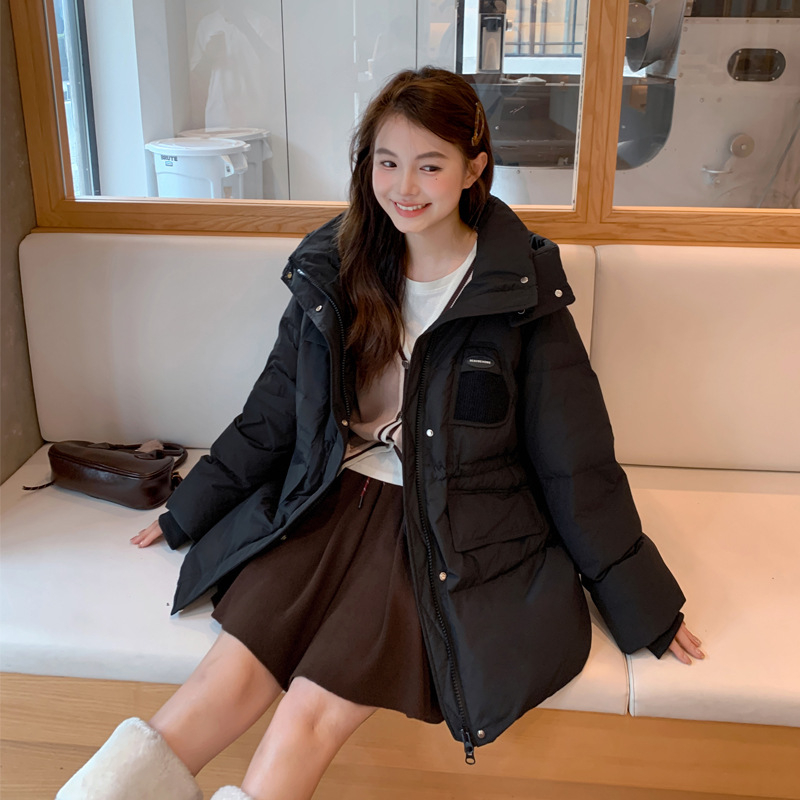 Női kapucnis pufi kabát, hosszú, laza szabás, 101–200 g fehér kacsa tolltöltet, poliészter anyag