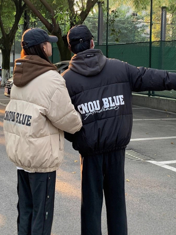 Pamučni kaput s kapuljom, srednje duljine, opuštenog kroja, zatvarač, debeli izolacijski sloj za zimu