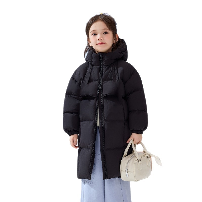 Meitenēm ziemas dūnu jaka ar balto pīļu pūku, vidēja garuma, bieza, rāvējslēdzēja aizdare, fiksēta kapuce