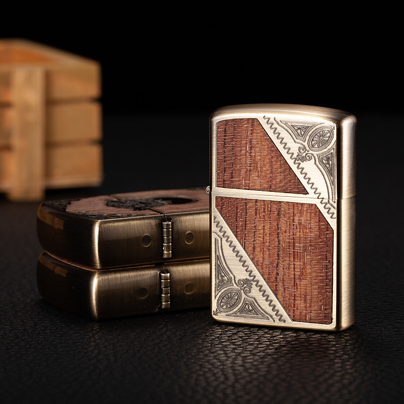 Chief vėjo atsparus kerosino degiklis su kišeniniu laikrodžiu medžio rašto danga — metalinis, vintage stilius, dovanų rinkinys