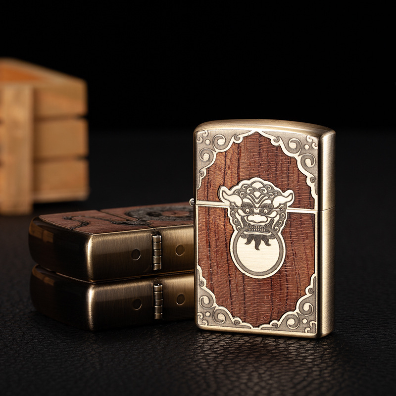 Chief vėjo atsparus kerosino degiklis su kišeniniu laikrodžiu medžio rašto danga — metalinis, vintage stilius, dovanų rinkinys