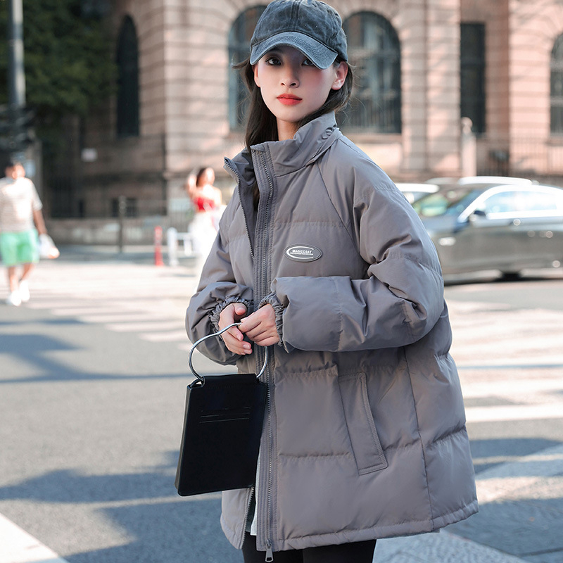 Dámska krátka zimná bunda s kapucňou, výplň z dutého vlákna a bavlny, voľný strih, zips, jednofarebná