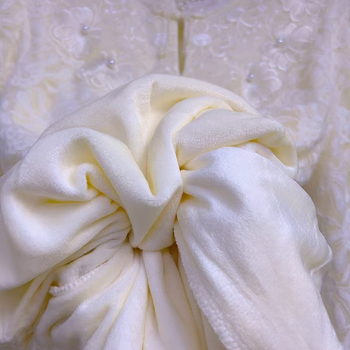 Худи пуловер от найлон с флисово подплатяване, перлена яка и панделка, дълги ръкави, елегантен градски стил