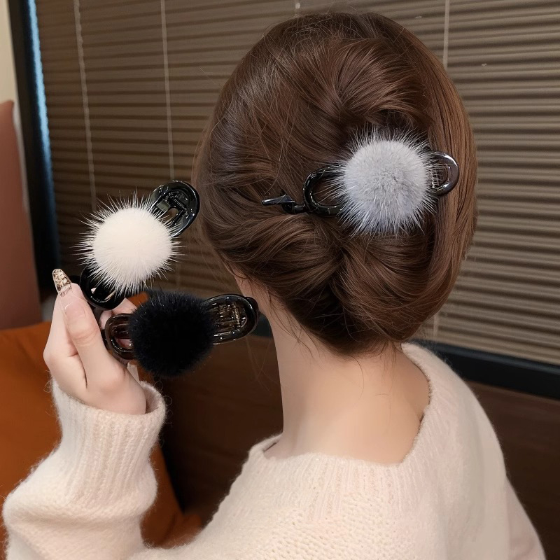 Twist klip za kosu s kuglicom od norkine dlake i pliša, ručno izrađeno, ženski, korejski stil, materijali: PC + norka dlaka + pjena