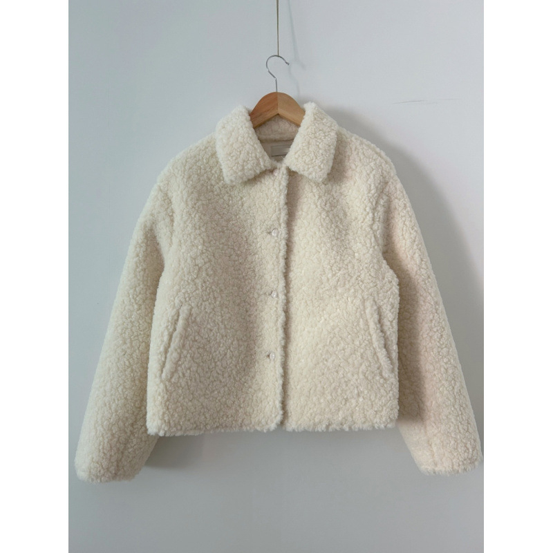 Korejos stiliaus žieminė striukė su dirbtine avies vilna, lotus lapos apykaklė, vienos eilės užsegimas, 3/4 rankovės