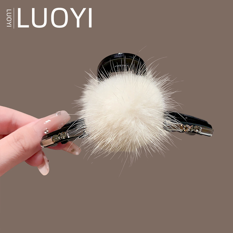 Клип за коса Gripper с топка от норкова козина за жени – ръчна изработка, аксесоар за глава, лек лукс