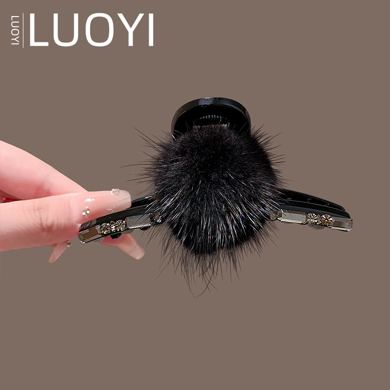 Клип за коса Gripper с топка от норкова козина за жени – ръчна изработка, аксесоар за глава, лек лукс