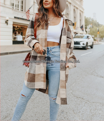 Moterų vilnonis langinis paltas languotu raštu su apykakle, laisvas kirpimas, vidutinio ilgio