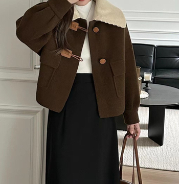 Moteriškas trumpas švarkas iš chenille su nuimamais apykakle, žiema 2025, laisvas kirpimas