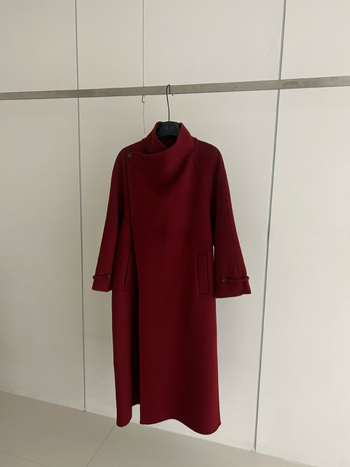 Dvipusis vilnos paltas su stovinčiu apykakle, ilgas modelis, 95% vilna, vieno mygtuko užsegimas, Žiema 2025