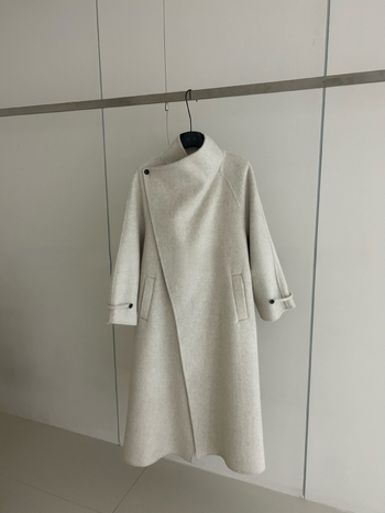 Dvipusis vilnos paltas su stovinčiu apykakle, ilgas modelis, 95% vilna, vieno mygtuko užsegimas, Žiema 2025