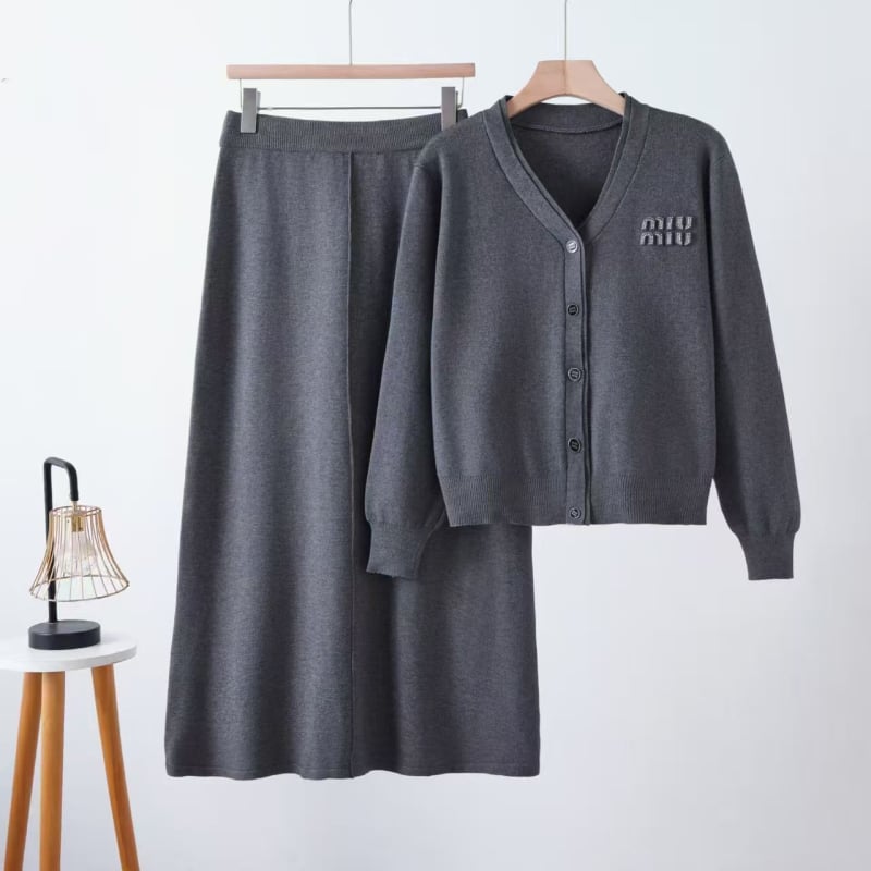 Двупартиен комплект: плетен кардиган и пола до средна дължина, дълги ръкави, полиестер 95%+, есен 2025, елегантен офис стил