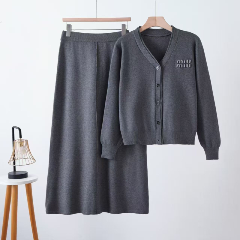 Двупартиен комплект: плетен кардиган и пола до средна дължина, дълги ръкави, полиестер 95%+, есен 2025, елегантен офис стил