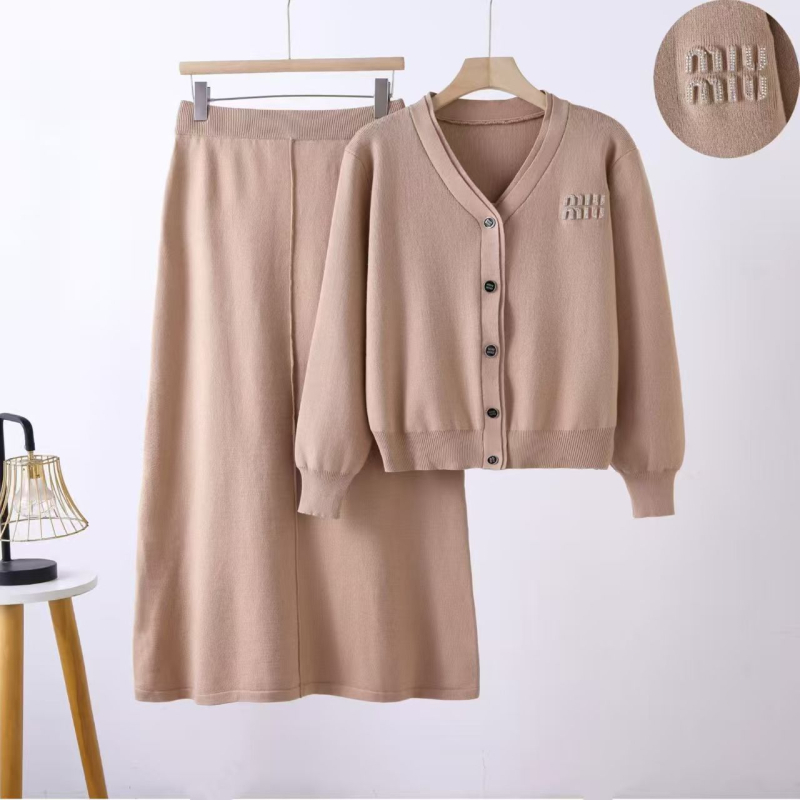 Двупартиен комплект: плетен кардиган и пола до средна дължина, дълги ръкави, полиестер 95%+, есен 2025, елегантен офис стил